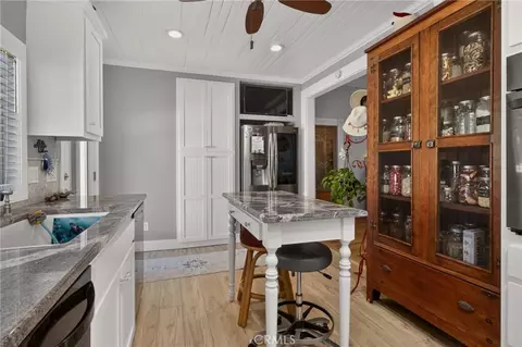 Kitchen - 349 N Oregon St, Yreka, CA 96097 photo 6 of 6