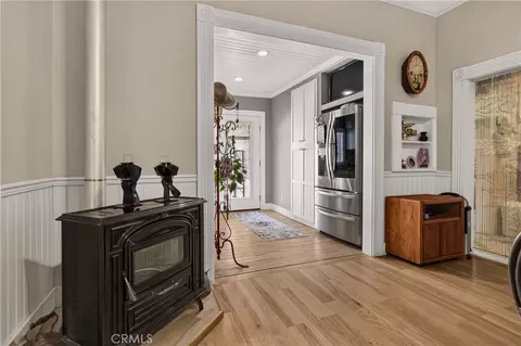Entry Way - 349 N Oregon St, Yreka, CA 96097 photo 2 of 3