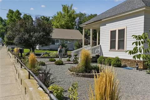 Exterior - 349 N Oregon St, Yreka, CA 96097 photo 2 of 26