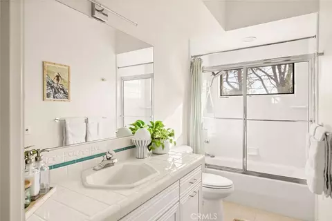Bath - 14950 Eagle Ridge Dr, Forest Ranch, CA 95942 photo 3 of 4