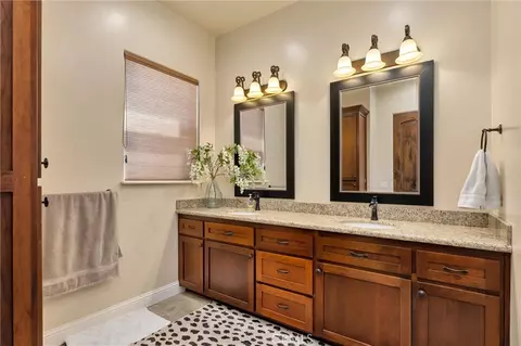 Bath - 3947 Barbados Ct, Chico, CA 95973 photo 8 of 9