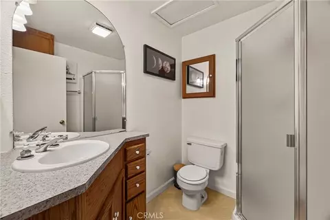 Bath - 658 4th St, Willows, CA 95988 photo 5 of 7
