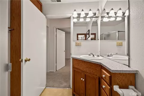 Bath - 658 4th St, Willows, CA 95988 photo 7 of 7