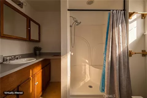 Bath - 658 4th St, Willows, CA 95988 photo 2 of 7