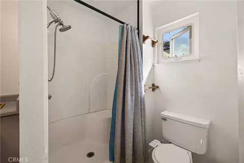 Bath - 658 4th St, Willows, CA 95988 photo 4 of 7