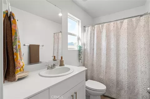 Bath - 3026 Steiner Ln, Chico, CA 95973 photo 1 of 1