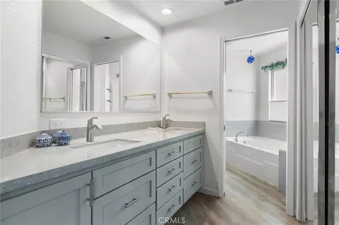 Bath - 374 Brookside Dr, Chico, CA 95928 photo 1 of 3