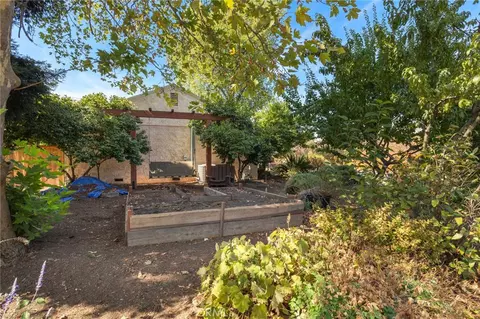 Exterior - 871 E Lindo Ave, Chico, CA 95926 photo 4 of 8