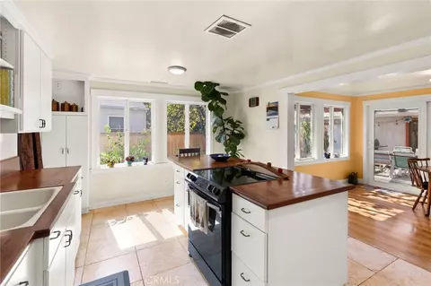 Kitchen - 871 E Lindo Ave, Chico, CA 95926 photo 3 of 4