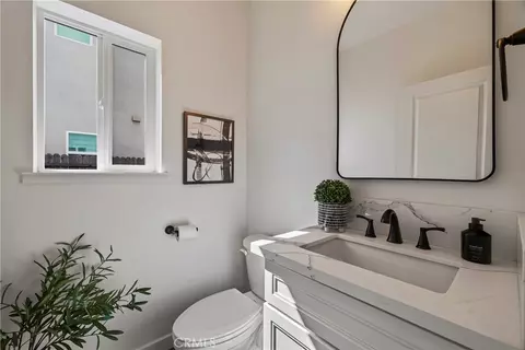 Bath - 974 Bertino, Chico, CA 95973 photo 6 of 8