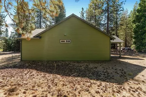 Exterior - 133 Old Stage Loop, Weed, CA 96094 photo 7 of 8