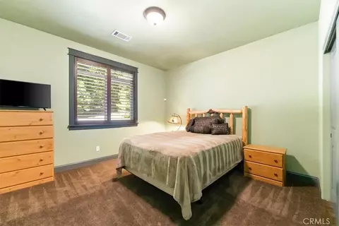 Bedroom - 133 Old Stage Loop, Weed, CA 96094 photo 3 of 3