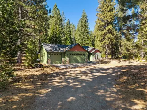 Exterior - 133 Old Stage Loop, Weed, CA 96094 photo 4 of 8