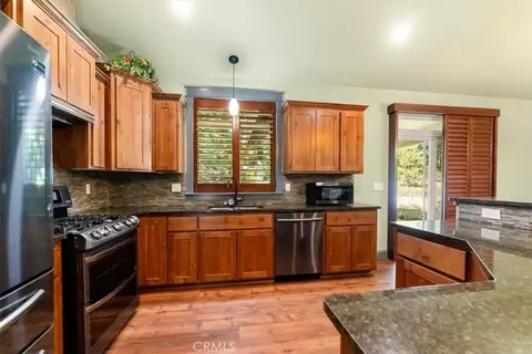 Kitchen - 133 Old Stage Loop, Weed, CA 96094 photo 2 of 2