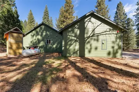 Exterior - 133 Old Stage Loop, Weed, CA 96094 photo 6 of 8