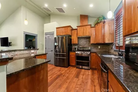 Kitchen - 133 Old Stage Loop, Weed, CA 96094 photo 1 of 2