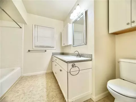 Bath - 548 W 4th Ave, Chico, CA 95926 photo 2 of 3