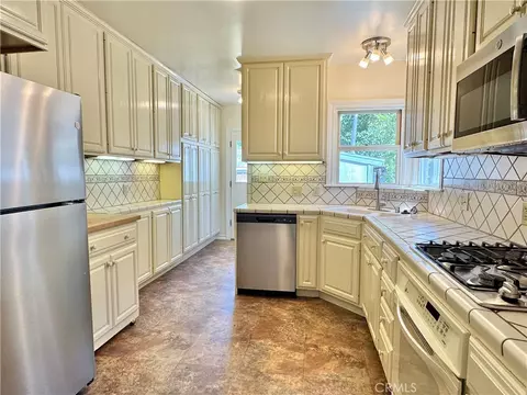Kitchen - 548 W 4th Ave, Chico, CA 95926 photo 1 of 4