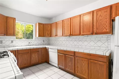 Kitchen - 951 Walnut, Chico, CA 95928 photo 2 of 5