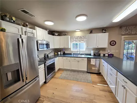 Kitchen - 23105 Kilkenny, Red Bluff, CA 96080 photo 3 of 4