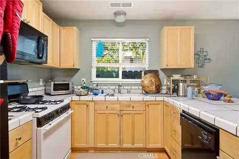 Kitchen - 1411 N Cherry St, Chico, CA 95926 photo 4 of 6