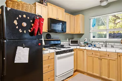Kitchen - 1411 N Cherry St, Chico, CA 95926 photo 6 of 6