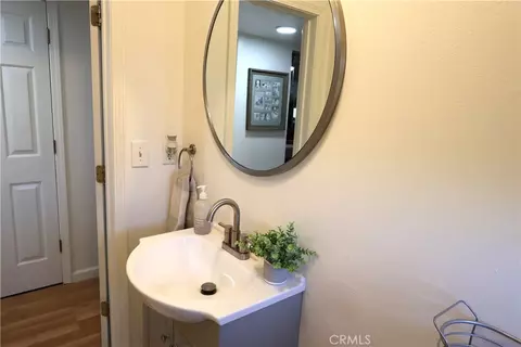 Bath - 217 Carona Ave, Corning, CA 96021 photo 3 of 7