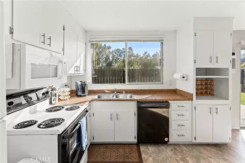 Kitchen - 627 El Paso, Corning, CA 96021 photo 2 of 2