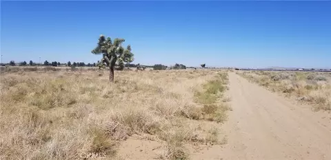 25 E Avenue L4, Palmdale, CA 93552 photo 2