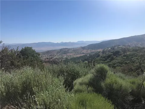 17450 Matterhorn Dr, Tehachapi, CA 93561