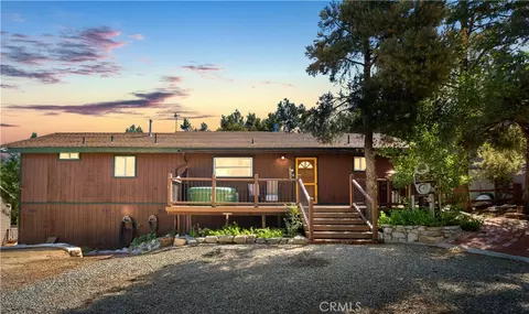 2104 Zermatt Dr, Frazier Park, CA 93225