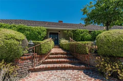 4468 Estrondo Dr, Encino, CA 91436