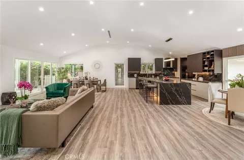 24020 Philiprimm St, Woodland Hills, CA 91367