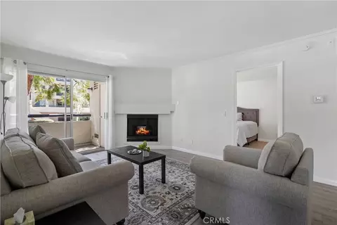 21520 Burbank Blvd #103, Woodland Hills, CA 91367