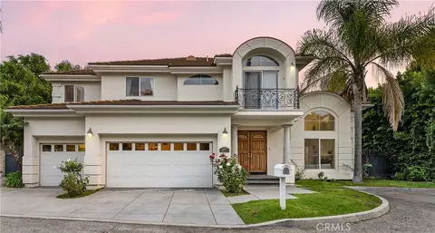 16050 Woodley Park Ln, Encino, CA 91436