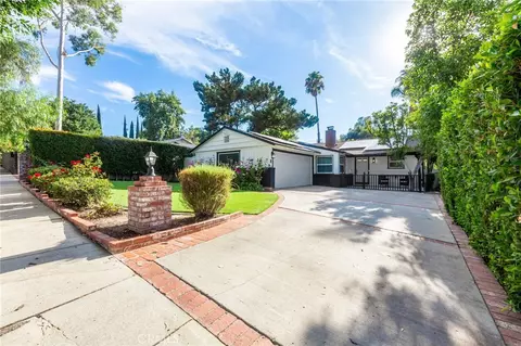4717 Don Pio Dr, Woodland Hills, CA 91364