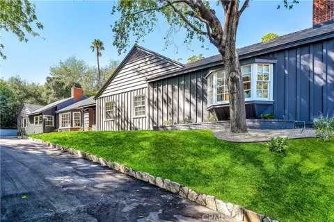 4267 Mooncrest Pl, Encino, CA 91436