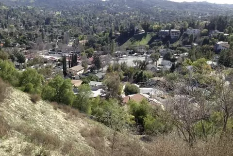 5137 N Llano Dr, Woodland Hills, CA 91364
