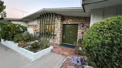 24330 Bessemer St, Woodland Hills, CA 91367