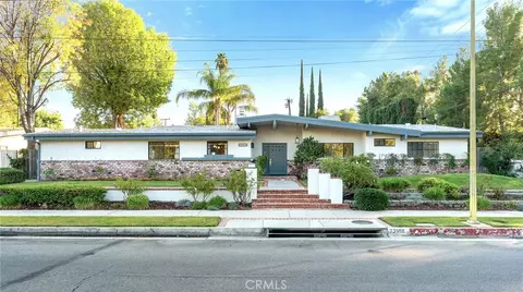 23558 Burbank Blvd, Woodland Hills, CA 91367