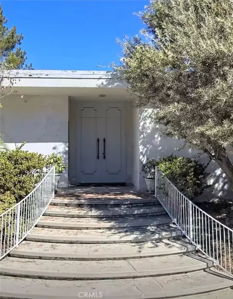 17261 Luverne Pl, Encino, CA 91316
