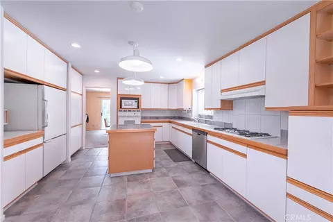 24311 Clipstone St, Woodland Hills, CA 91367
