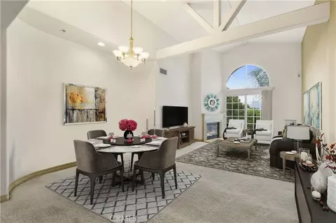 10715 Camarillo St #301, North Hollywood, CA 91602