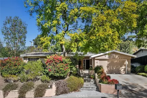 4080 Hayvenhurst Dr, Encino, CA 91436