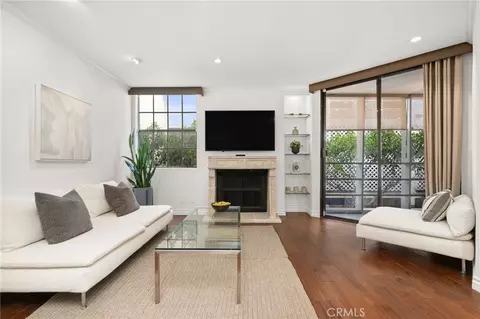 750 N Kings Rd #220, Los Angeles, CA 90069