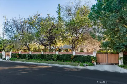 20550 Wells Dr, Woodland Hills, CA 91364