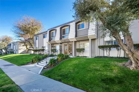 22050 Calvert St #4, Woodland Hills, CA 91367