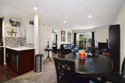5530 Owensmouth Ave #218, Woodland Hills, CA 91367
