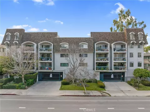 5339 Lindley Ave #302, Tarzana, CA 91356