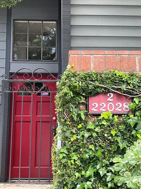 22028 Collins St #2, Woodland Hills, CA 91367